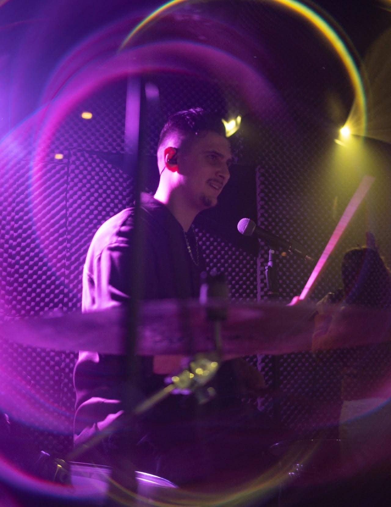 Alex Melnic, profesor de tobe la Școala de muzică by Hillsong București