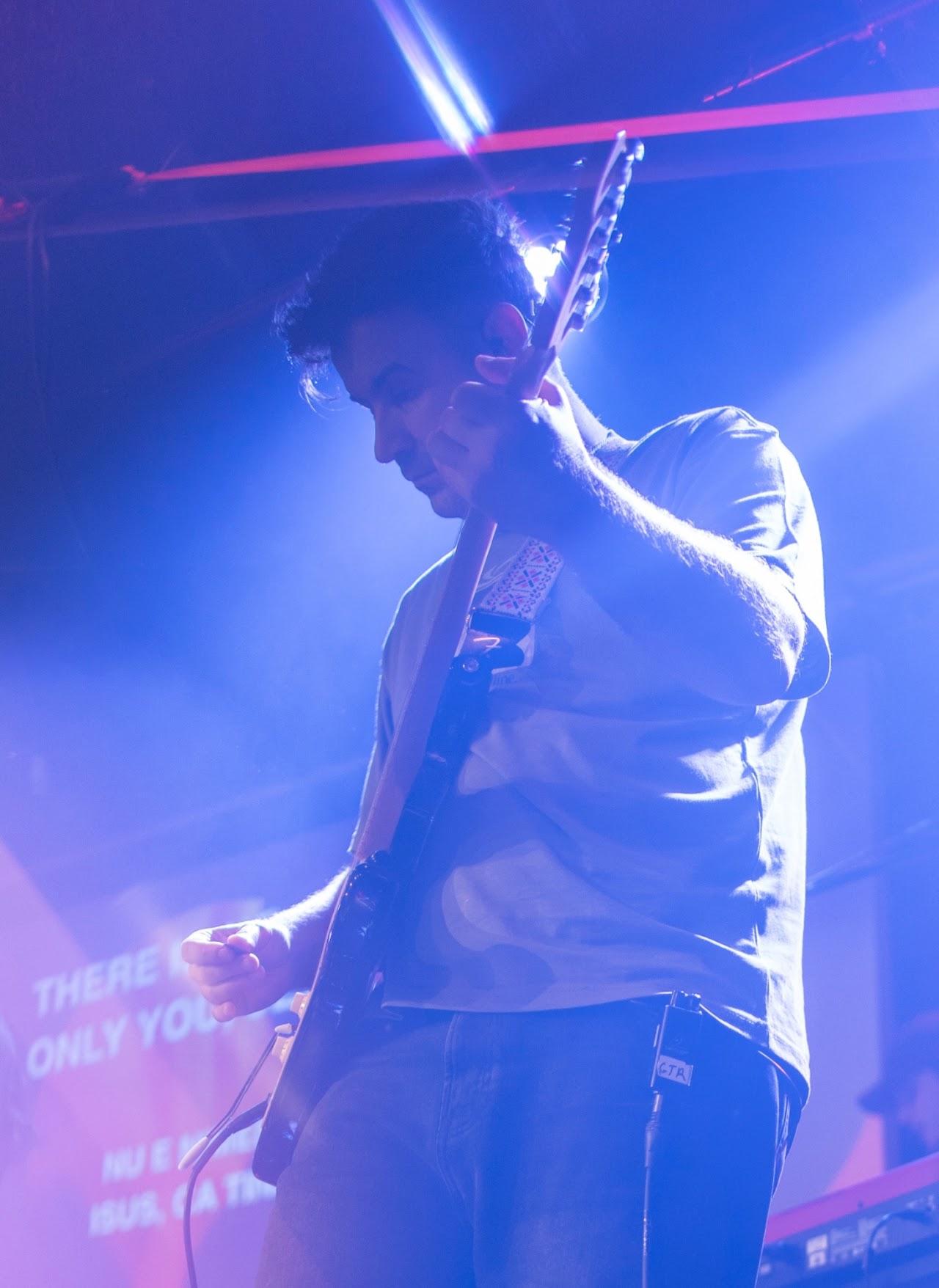 Valentin Voicu, profesor de chitară și tobe la Școala de muzică by Hillsong București